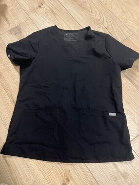 Figs Women's Short Sleeve Scrub Top in Black